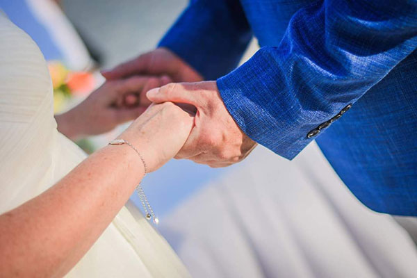 SofiaDate Opinion: A world of Love in hand